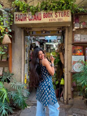 Harshita Karma Instagram - Dilli 💙
( Delhi, delhi aesthetic, faqir chand, book store, kurti aesthetic )