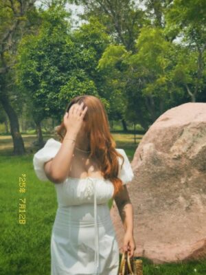 Harshita Singh Gaharwar Instagram - Harshita in her wonderland🌻🤍🐇
