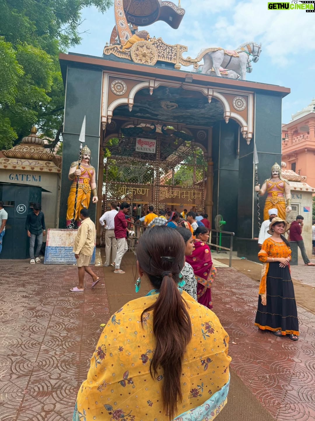 Harshita Singh Gaharwar - 30.8K Likes - Vrindavan💗🦚🪷