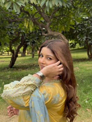 Harshita Singh Gaharwar Instagram - Jhumkas and bindis make it all pretty🌼🌙🛵✨