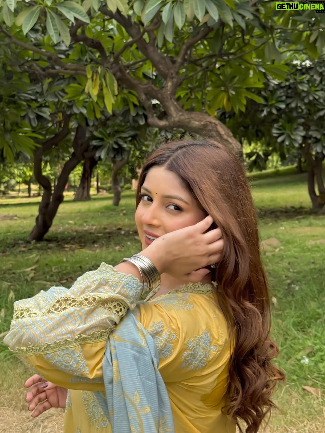 Harshita Singh Gaharwar - 3 Likes - Jhumkas and bindis make it all pretty🌼🌙🛵✨