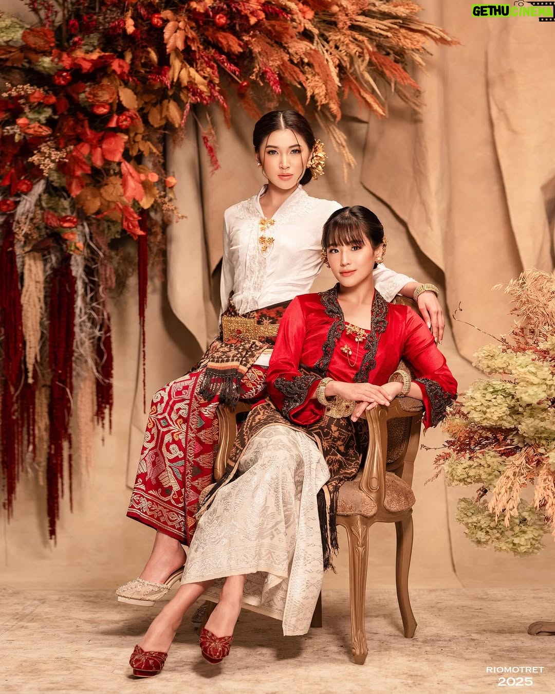 Haruka Nakagawa - 152.3K Likes - DUO CANTIK @haruuuu_chan & @_shanindira

Seperti merah dan putih, perempuan pun adalah jiwa dan raga bangsa. Merdeka sepenuhnya, setara sepenuhnya.

Photographer: @riomotret @riomotretofficial 
Fashion Stylist: @doleytobing 
Make Up: @rama_jee @ramajee.lashes 
Hair Do: @yunican991 
Attire: @sakdek @gsmode_bysakdek 
Accessories: @lykastory @anomsilver @tirta_harum 
Decoration & Set Design: @realninanasution @bungayangbercerita 
Shoes: @langkahbylinalee @langkahbylinaleeofficial 
Videographer: @irfanduffy from @riomotretofficial 
Management: @santiandrian @ronceronie

#riomotret
#riomotret2025
#riocelebritybeautyportrait 
#indonesiancelebritybyriomotret 
#dirgahayuri80