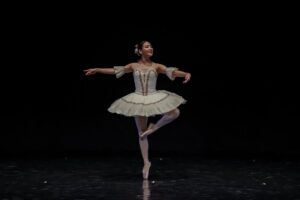 Haruka Nakagawa Instagram - Swanilda💐🩰
発表会の写真があがってきました。
素敵な写真ありがとうございます🥰
@abs.balletstudio.jakarta
#ballet #発表会 #大人バレエ #4年目 #大人リーナ #ポワント #🩰