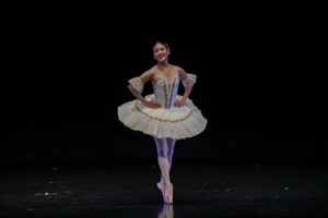 Haruka Nakagawa Instagram - Swanilda💐🩰
発表会の写真があがってきました。
素敵な写真ありがとうございます🥰
@abs.balletstudio.jakarta
#ballet #発表会 #大人バレエ #4年目 #大人リーナ #ポワント #🩰