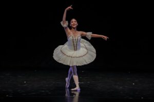 Haruka Nakagawa Instagram - Swanilda💐🩰
発表会の写真があがってきました。
素敵な写真ありがとうございます🥰
@abs.balletstudio.jakarta
#ballet #発表会 #大人バレエ #4年目 #大人リーナ #ポワント #🩰