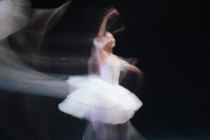 Haruka Nakagawa Instagram - Swanilda💐🩰
発表会の写真があがってきました。
素敵な写真ありがとうございます🥰
@abs.balletstudio.jakarta
#ballet #発表会 #大人バレエ #4年目 #大人リーナ #ポワント #🩰