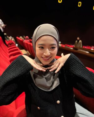 Haruka Nakagawa Instagram - Assalamualaikum🙏
Hijab by @melodylaksani92 💓