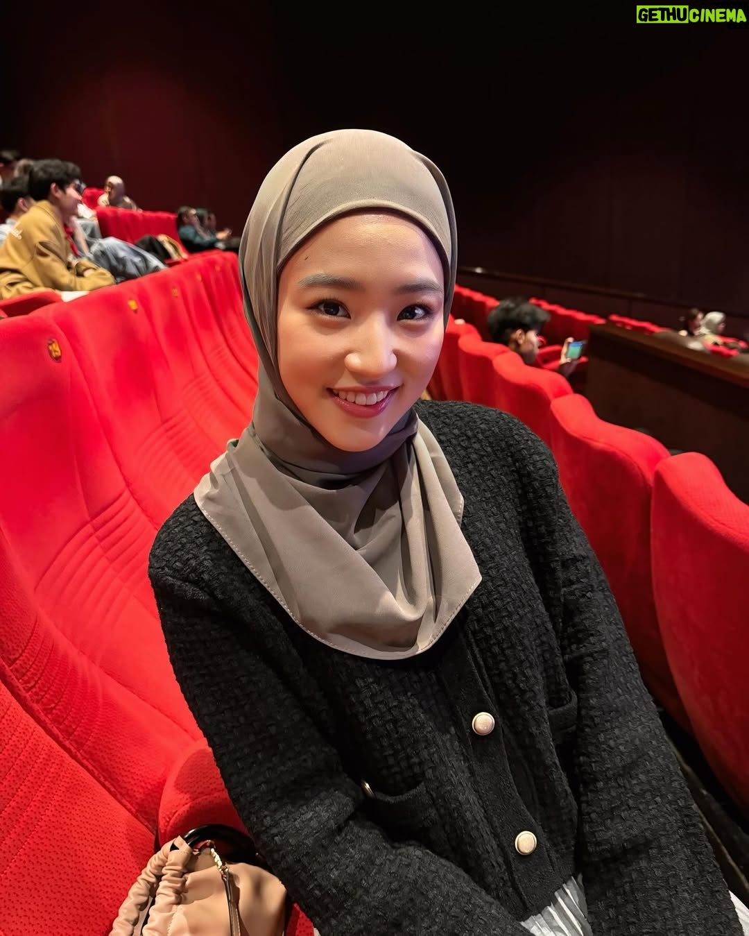 Haruka Nakagawa - 295.6K Likes - Assalamualaikum🙏

Hijab by @melodylaksani92 💓