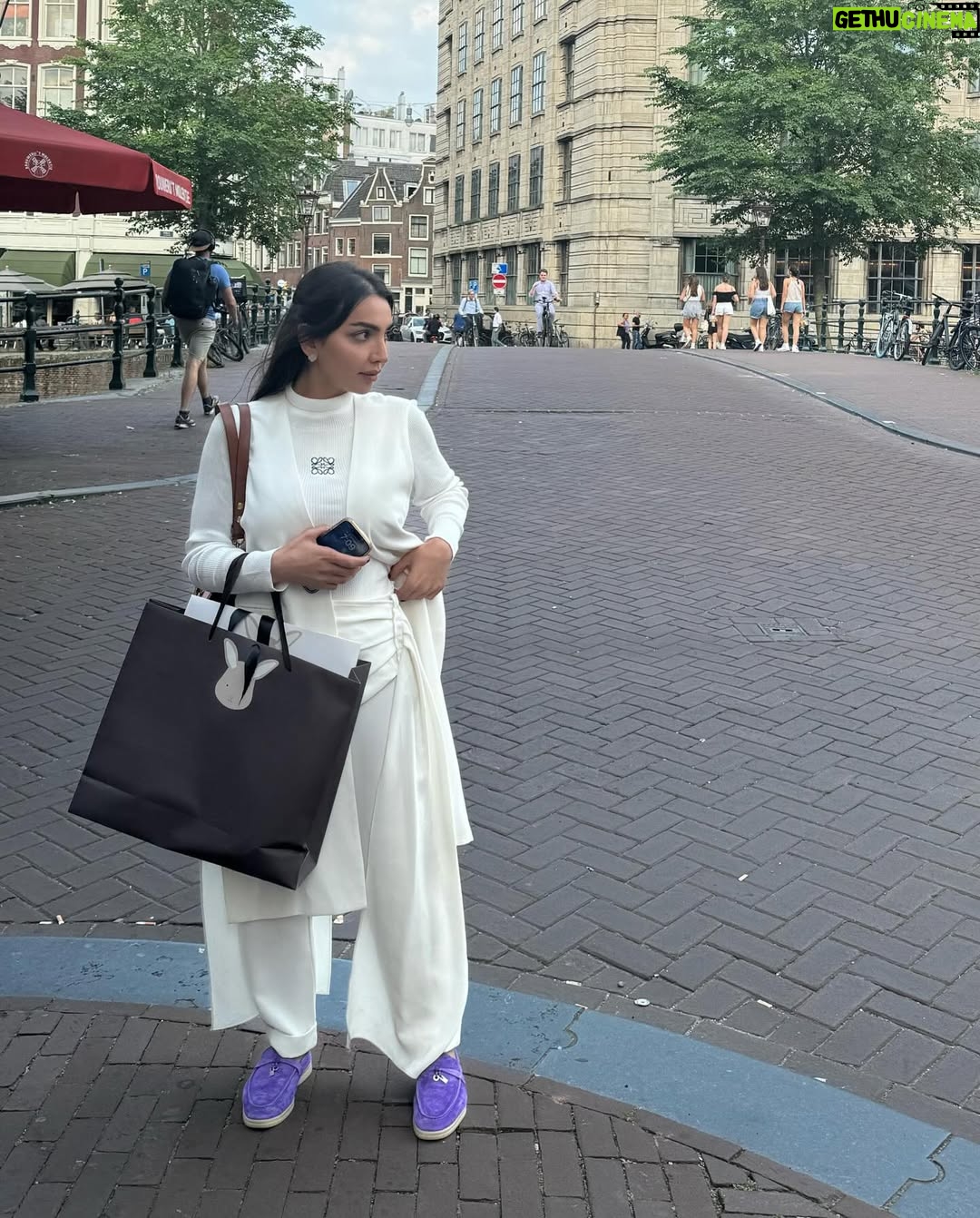 Heba Al-Hussein - 4.6K Likes - وعلمني الوقت كيف اقسى على طبعي ..
