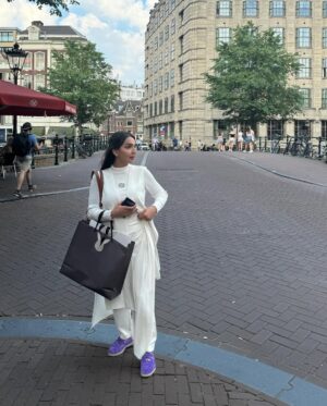 Heba Al-Hussein Instagram - وعلمني الوقت كيف اقسى على طبعي ..