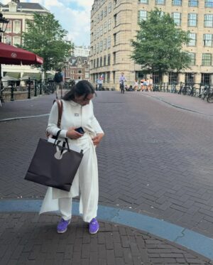 Heba Al-Hussein Instagram - وعلمني الوقت كيف اقسى على طبعي ..