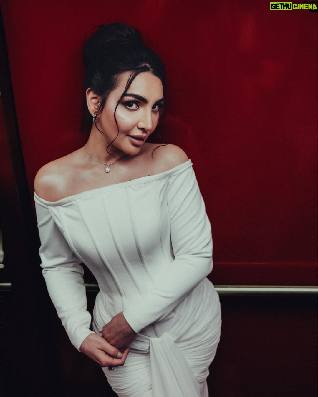 Heba Al-Hussein - 3.8K Likes - ‎حظيت بفرصة حضور افتتاح مهرجان أفلام السعودية النسخة 11 في الدمام – تجربة فنية مميزة مع كل الحبايب #مهرجان_أفلام_السعودية #الدمام #السينما_السعودية
🤍💌 Had the pleasure of attending the 11th Saudi Film Festival opening yesterday in Dammam – an inspiring experience with my loved ones. #SaudiFilmFestival

📸: @mohannad_am
@mbctalent
@saudifilmfestival
@makeupbyrana__ 
@hairstylist_aqeela 
@fouadsarkisksa 
@fouadsarkisofficial