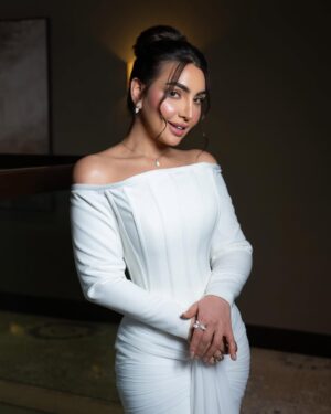 Heba Al-Hussein Instagram - حظيت بفرصة حضور افتتاح مهرجان أفلام السعودية النسخة 11 في الدمام – تجربة فنية مميزة مع كل الحبايب
#مهرجان_أفلام_السعودية #الدمام #السينما_السعودية
🤍💌
Had the pleasure of attending the 11th Saudi Film Festival opening yesterday in Dammam – an inspiring experience with my loved ones.
#SaudiFilmFestival
📸: @mohannad_am
@mbctalent
@saudifilmfestival
@makeupbyrana__
@hairstylist_aqeela
@fouadsarkisksa
@fouadsarkisofficial