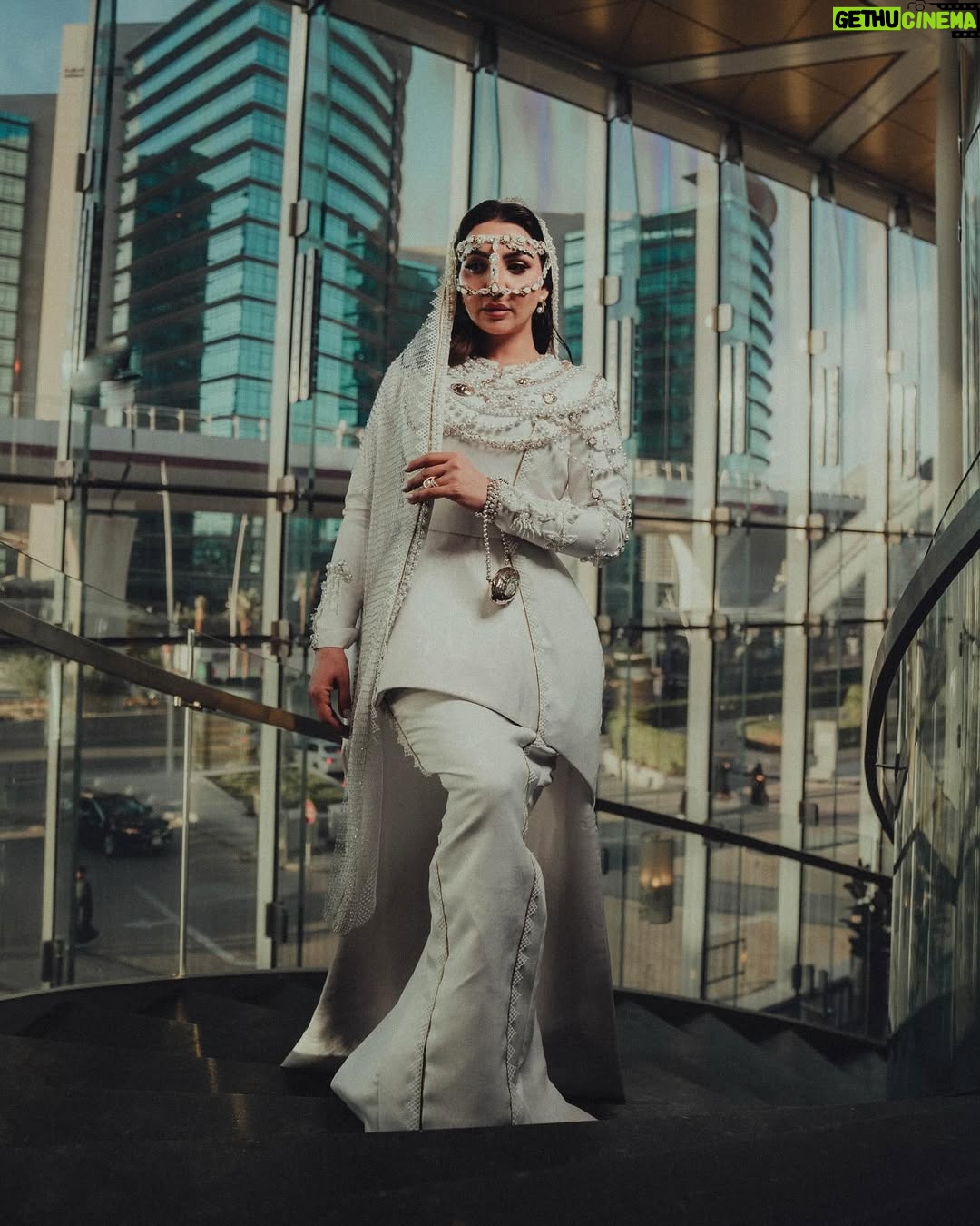 Heba Al-Hussein - 102K Likes - ‎ 
رؤية ملكية من الأناقة والقوة، حيث أرتدي زيًا مستوحى من اللؤلؤ، يعكس جمال البحر الأحمر الخالد، احتفالاً بكأس السعودية 2025
‏‎#كأس_السعوديه

‏A royal vision of elegance and strength, as I wear a pearl-inspired look reflecting the timeless beauty of the Red Sea, celebrating the glory of the glory of the Saudi Cup
 ✨👑🌊
‏#KingCup2025 

Dress: @saraaltwaim.s
Makeup: @makeup_neuer
Hair: @dalya_hairstylest
📍@hiltonriyadh