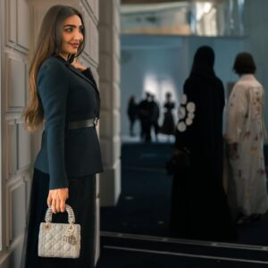 Heba Al-Hussein Instagram - هُنا في عاصمة المملكة العربية السعودية الرياض افتتاح اضخم معرض لـ #كرستيان_ديور مصمم الأحلام في المتحف الوطني السعودي ضمن فعاليات #موسم_الرياض 💚🇸🇦
#dior
سعادة وفخر واعتزاز لا يُوصف ✨💚