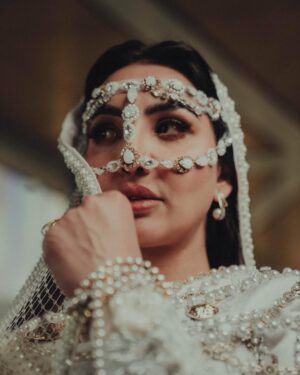 Heba Al-Hussein Instagram -
رؤية ملكية من الأناقة والقوة، حيث أرتدي زيًا مستوحى من اللؤلؤ، يعكس جمال البحر الأحمر الخالد، احتفالاً بكأس السعودية 2025
#كأس_السعوديه
A royal vision of elegance and strength, as I wear a pearl-inspired look reflecting the timeless beauty of the Red Sea, celebrating the glory of the glory of the Saudi Cup
✨👑🌊
#KingCup2025
Dress: @saraaltwaim.s
Makeup: @makeup_neuer
Hair: @dalya_hairstylest
📍@hiltonriyadh