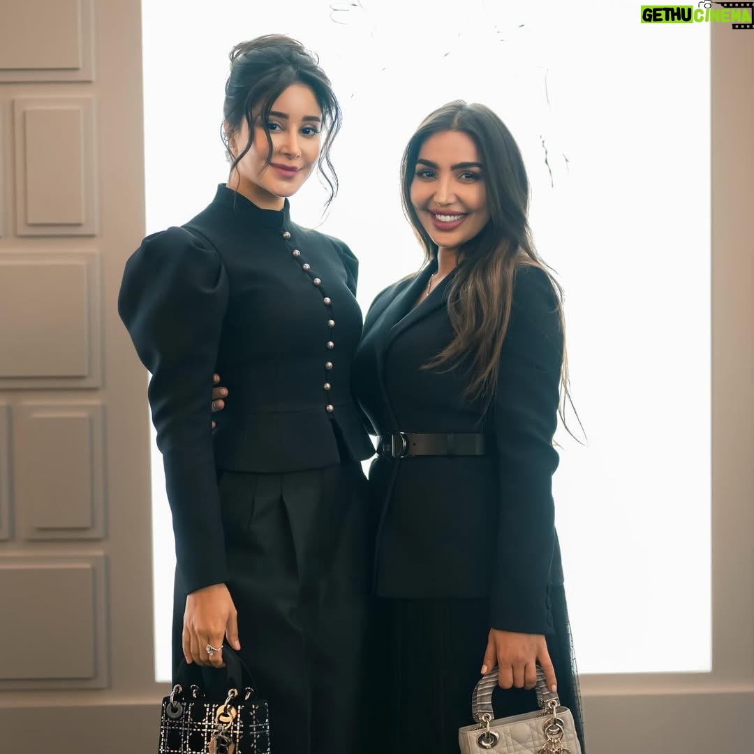 Heba Al-Hussein - 2.2K Likes - هُنا في عاصمة المملكة العربية السعودية الرياض افتتاح اضخم معرض  لـ #كرستيان_ديور  مصمم الأحلام في المتحف الوطني السعودي ضمن فعاليات #موسم_الرياض 💚🇸🇦
#dior 

سعادة وفخر واعتزاز لا يُوصف ✨💚