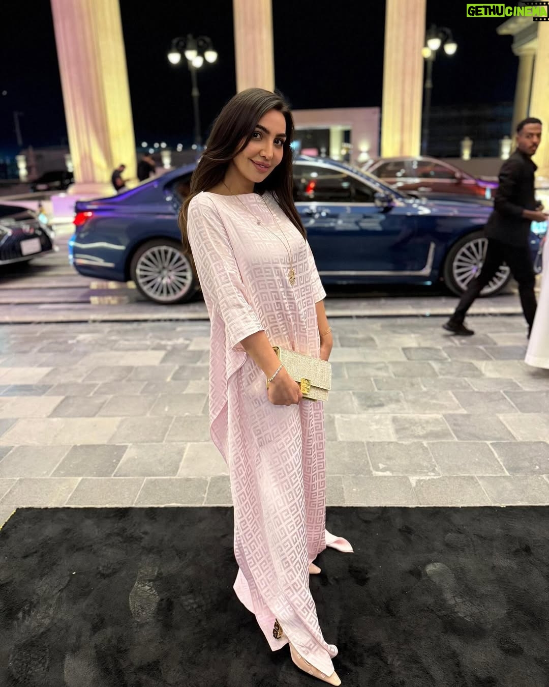 Heba Al-Hussein - 2.5K Likes - 🍬🩷 ..'