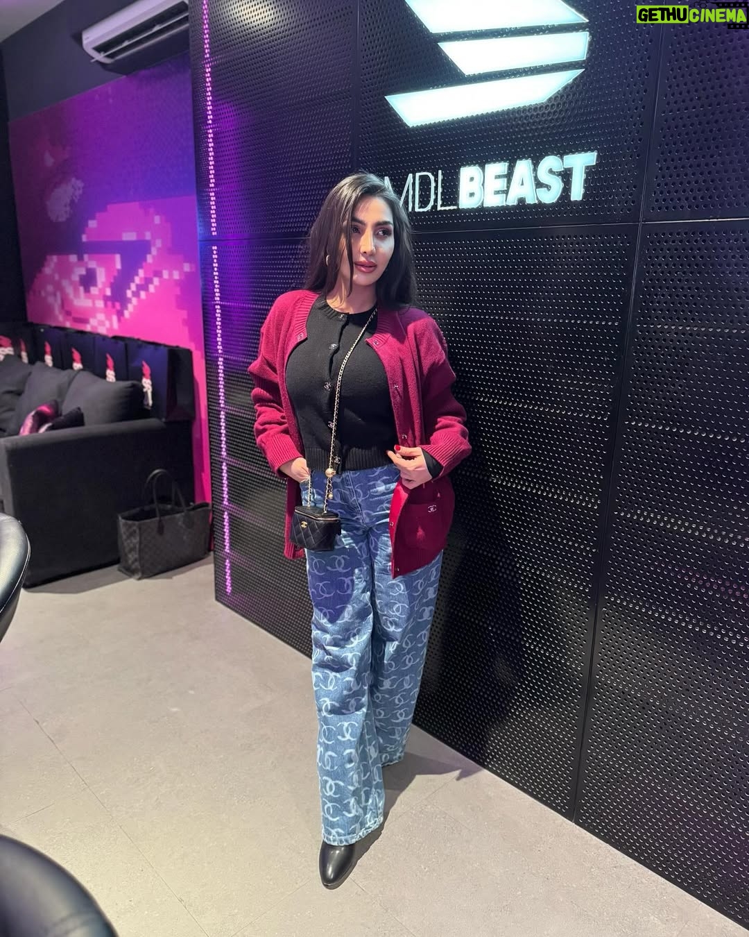 Heba Al-Hussein - 2.1K Likes - From the heart of Riyadh with MDLBeast! An unforgettable night 🎶⚡️
‎ من قلب الرياض مع
MDLBeast
🎶⚡️
 #MDLBeast #Soundstorm
@mdlbeast.soundstorm