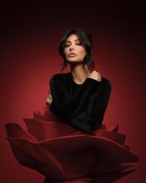 Heba Nour Instagram - Happy Valentine’s Day To Me And To All My MEs ❤️ #happyvalentinesday .
@everythingbutphotography  @guignoafakiih  @vatchenazarette  @amorimakeup