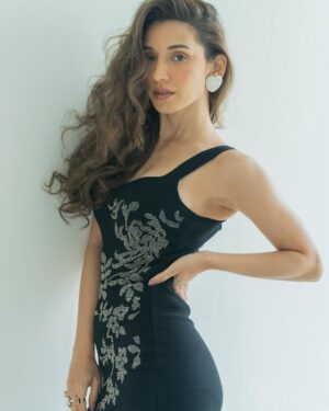 Heli Daruwala Instagram - They asked when is “ Helipie is Helipie -ing 🌝”.. been a while since …we did IYKYK..!! 🦋🧿🤍 ..
Mua @im__sal