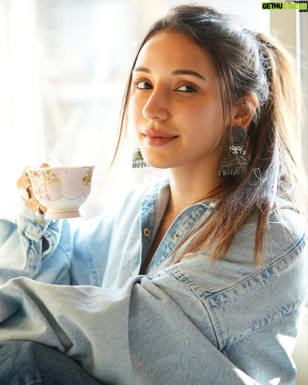Heli Daruwala - 43.7K Likes - A slice of life… 🧿🫶🏻 #sundaying 💙 
📷 @iam_rajinamdar 
Ps - this counts as a jhumkha post..!! IYKYK