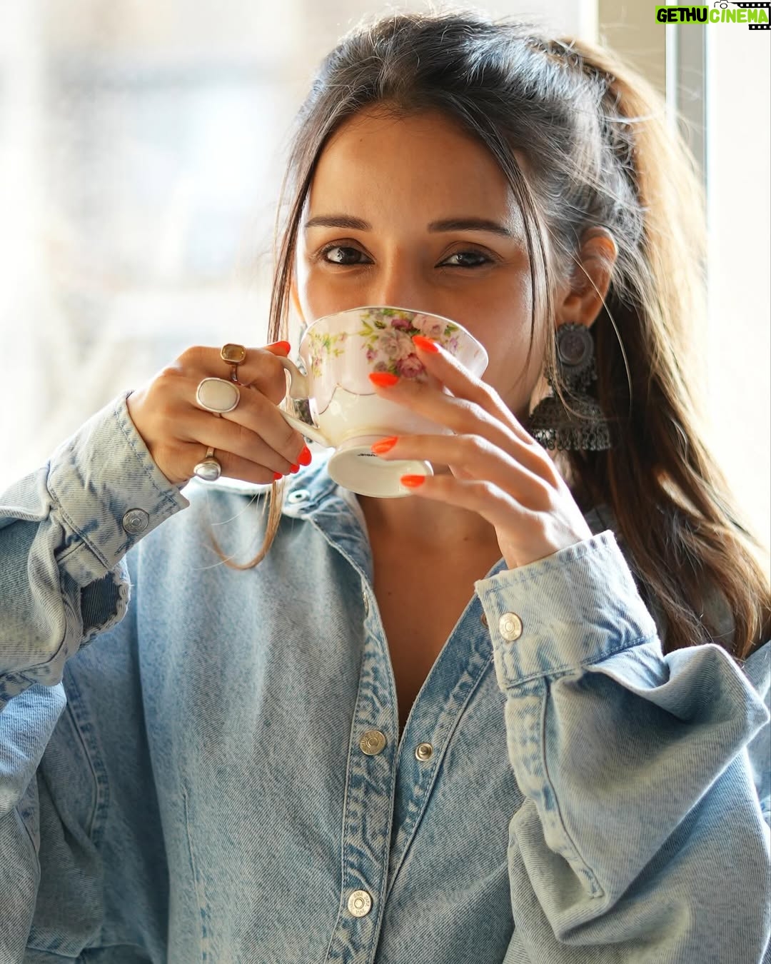 Heli Daruwala - 43.7K Likes - A slice of life… 🧿🫶🏻 #sundaying 💙 
📷 @iam_rajinamdar 
Ps - this counts as a jhumkha post..!! IYKYK