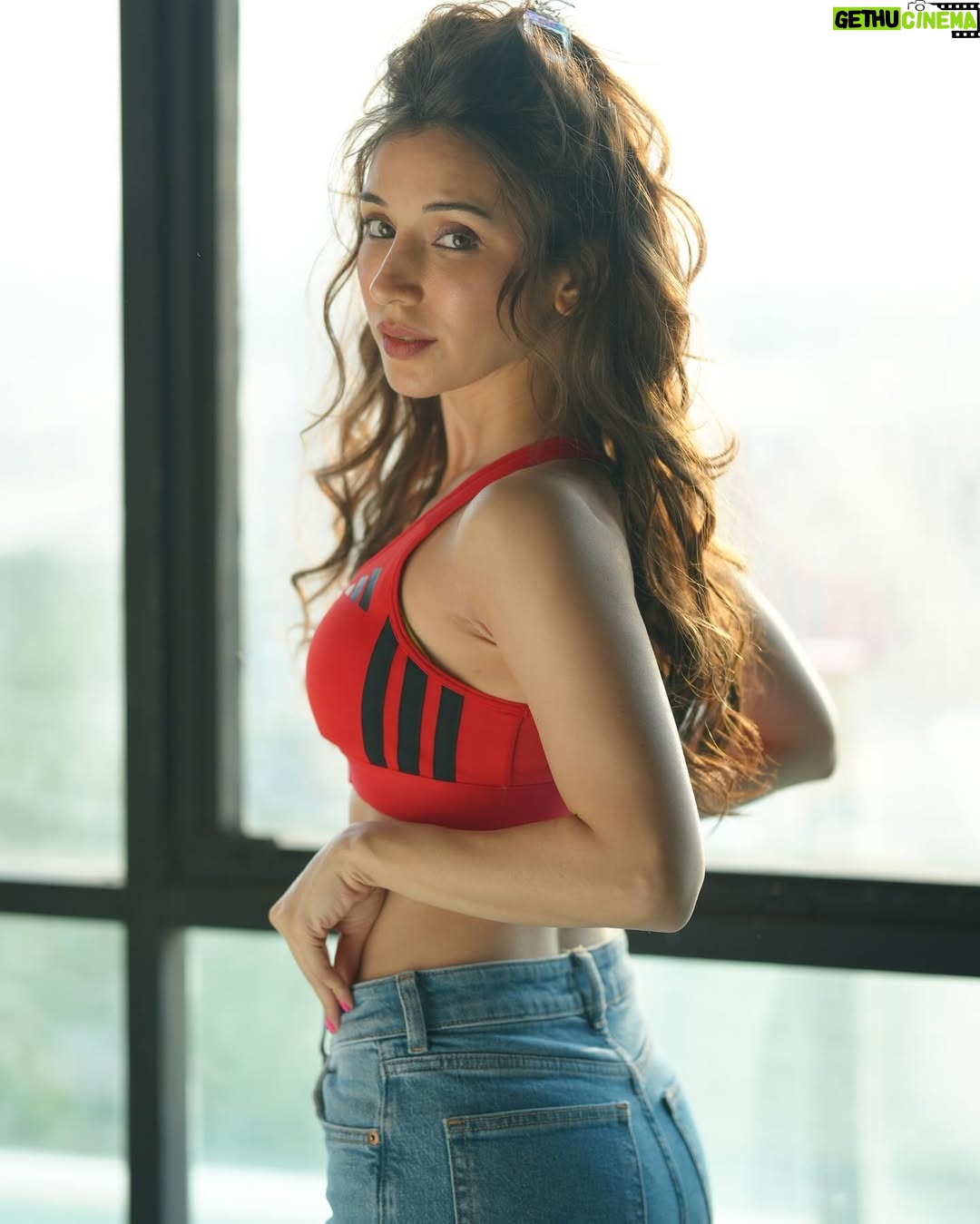Heli Daruwala - 92.1K Likes - Only नखरा vibe..!!🧿🌝 #IYKYK
📸 @iam_rajinamdar