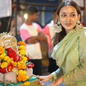 Heli Daruwala Instagram - पुढच्या वर्षी लवकर या ..🥹🧿♥️
Ganpati Bapppa Morya 🙏🏻
