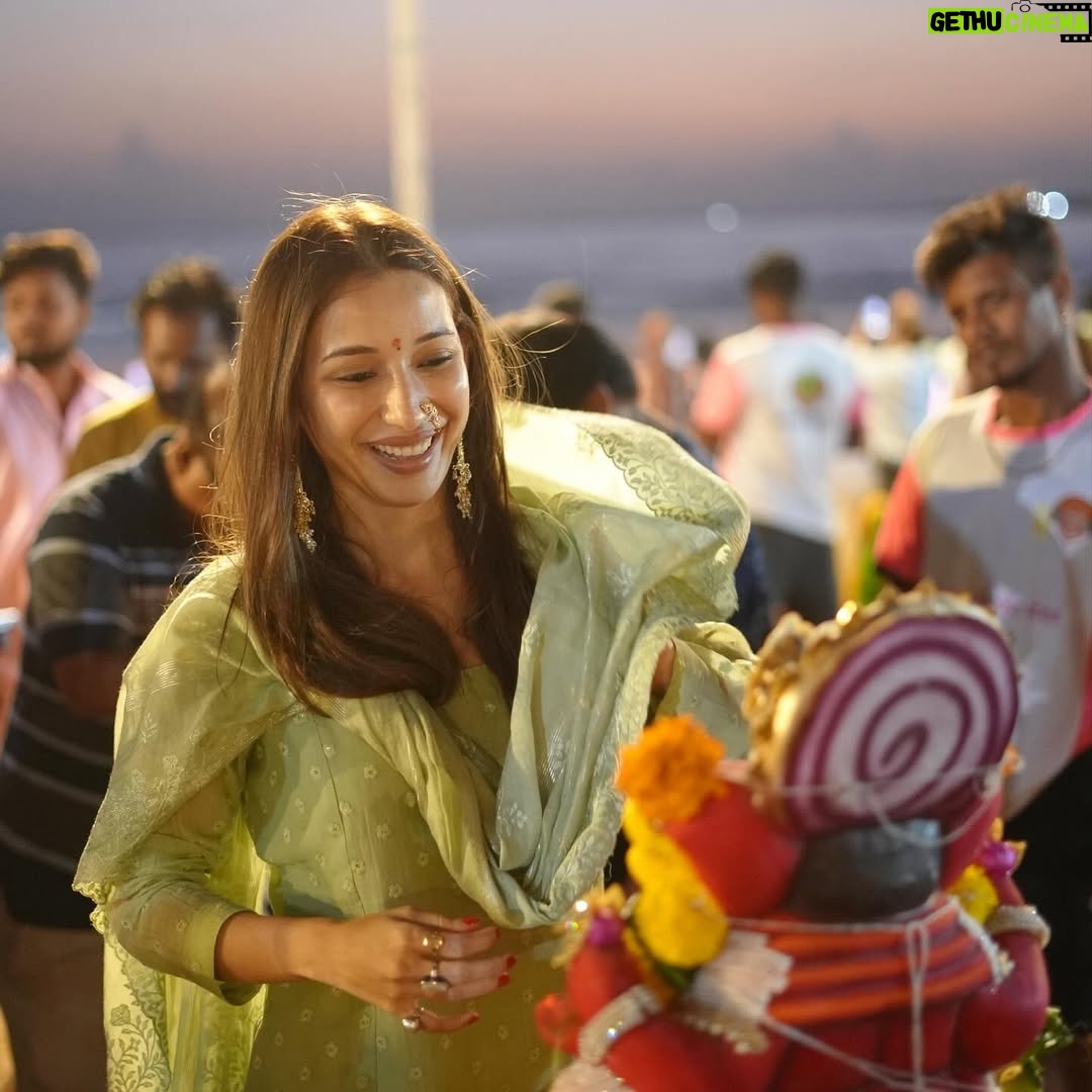 Heli Daruwala - 212.4K Likes - पुढच्या वर्षी लवकर या ..🥹🧿♥️
Ganpati Bapppa Morya 🙏🏻