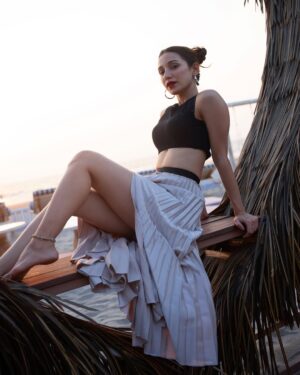 Heli Daruwala Instagram - 2025 🤍🧿…!! #vibish
📷 @shubz.photo