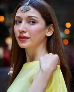 Actress Heli Daruwala HD Photos and Wallpapers April 2025