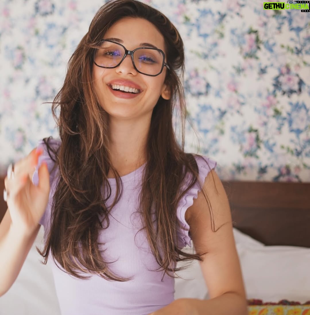 Heli Daruwala - 41.9K Likes - Felt like 🤓 …
Koi chashmish nahi bolega, thanks
Definitely deleting later… 📚🧿 chalo IYKYK