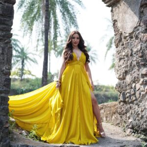Actress Heli Daruwala HD Photos and Wallpapers December 2024