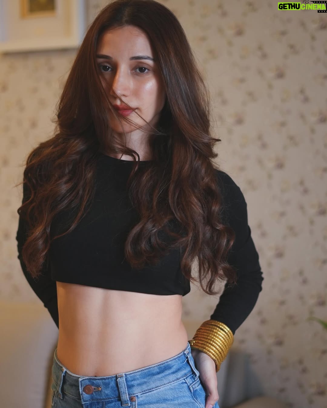 Heli Daruwala - 61.4K Likes - Numero UNO.. 🌝…!! 
🧿 .. can’t do Mondays 😭!!