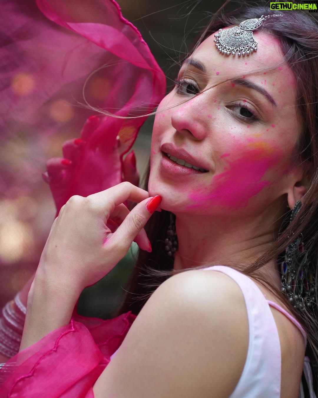 Heli Daruwala - 106.4K Likes - Dil tujhko send main toh kar gayi…🤍🧿🫠
Ps- !! IYKYK
📸 @shreyasamin_ 
Wearing @mmitaaism 
#holihai #holivibes