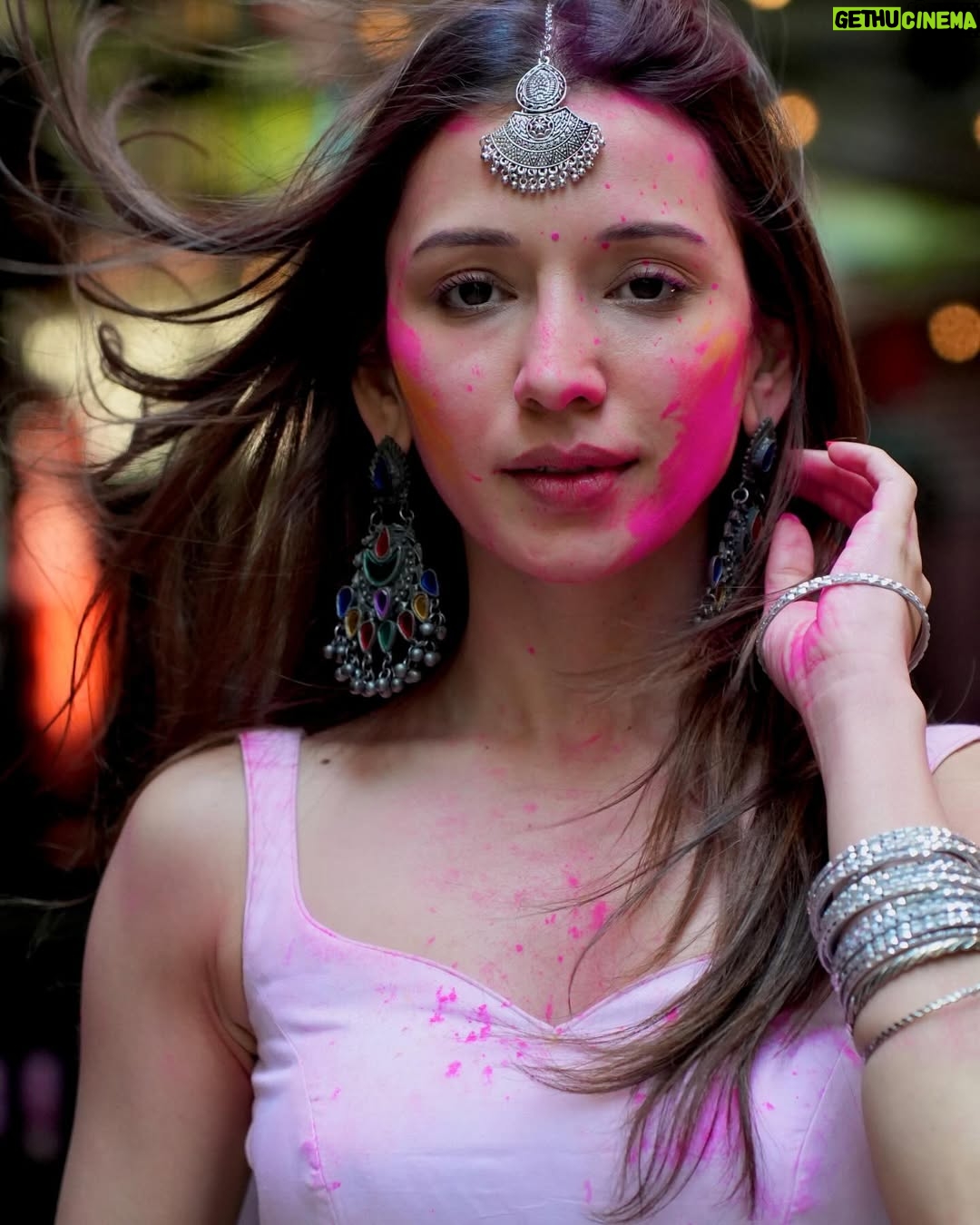 Heli Daruwala - 106.4K Likes - Dil tujhko send main toh kar gayi…🤍🧿🫠
Ps- !! IYKYK
📸 @shreyasamin_ 
Wearing @mmitaaism 
#holihai #holivibes