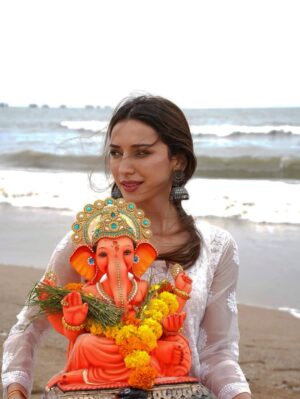 Heli Daruwala Instagram - Love , blessings and modaks 🤍🧿🙏🏻