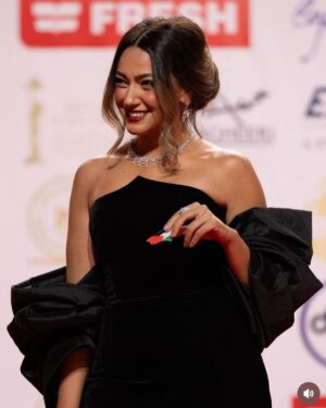Hend Abdel Haleem Instagram - The beautiful @hendabdelhalimofficial spotted in our velvet black gown in the red carpet of cairo film festival 24 🎥🖤
Makeup: @lobnafarid_
Hair: @haithamdahab00
Jewelry: @iramjewelry_
@cairofilms