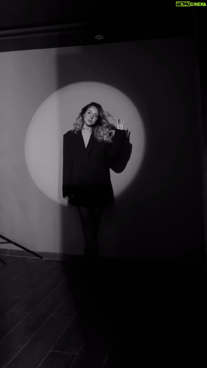 Hend Abdel Haleem - 38.2K Likes - Behind the scenes 🖤✨
Photographer: @mohamedwagdy_ph 
Stylist: @stylingelement @rehameissaa 
Blazer: @nannoscloset