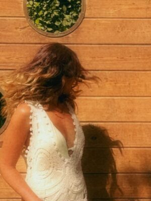 Hend Abdel Haleem Instagram - 💦🌿☀️
Coverup : @maisondorrazarrouk 🤍
