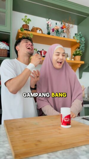 Herfiza Novianti Instagram - Mentraktir istri itu ibadah.
Apalagi membelikan tas buat istri, beuh!
Tapi jangan lupa, menjaga kesehatan mata juga ibadah. Penting banget nih.
Biar mata tetap sehat, ada baiknya kita dan pasangan merutinkan Brassic Eye.
Rutin? Iya. Soalnya hari-hari mata kita terpapar blue light dari HP, TV, dan laptop.
Lama-lama kalo dibiarin, bisa masalah. Yuk lindungi mata kita dengan Brassic Eye.
.
.
.
.
.
.
.
#BrassicEye