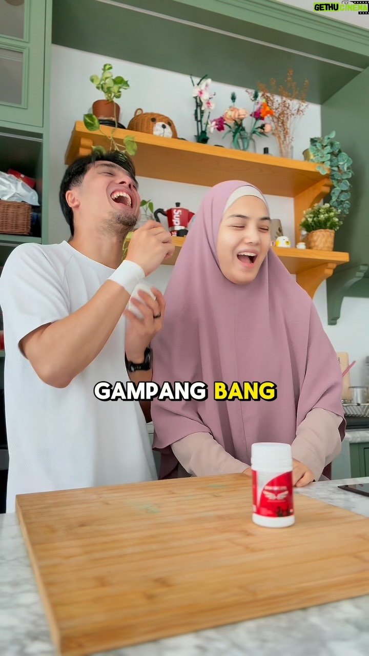 Herfiza Novianti - 133.9K Likes - Mentraktir istri itu ibadah.

Apalagi membelikan tas buat istri, beuh!

Tapi jangan lupa, menjaga kesehatan mata juga ibadah. Penting banget nih.

Biar mata tetap sehat, ada baiknya kita dan pasangan merutinkan Brassic Eye.

Rutin? Iya. Soalnya hari-hari mata kita terpapar blue light dari HP, TV, dan laptop. 

Lama-lama kalo dibiarin, bisa masalah. Yuk lindungi mata kita dengan Brassic Eye.
.
.
.
.
.
.
.
#BrassicEye