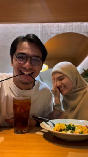 Herfiza Novianti Instagram - Berbukalah dengan yang manis ..
#CeritaMOYAPOYA