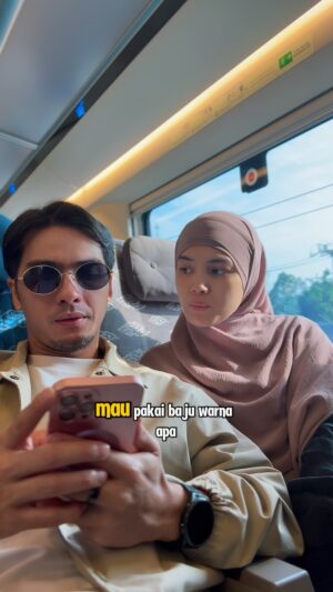 Herfiza Novianti Instagram - Jadi enaknya pake warna apa ?
#CeritaMOYAPOYA