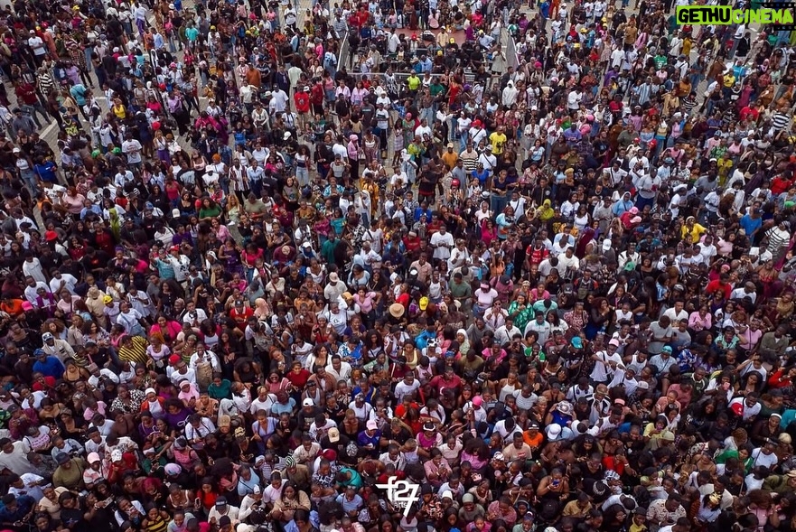 Hilda Baci - 128.4K Likes - @hildabaci reminded us yesterday, that greatness can begin in the simplest of places, even in a pot of rice. 
With imagination and courage, she turned Jollof, our beloved national treasure, into a story that carried Nigeria’s culture to the world. 
In the scale of her effort and in the generosity of its sharing, she proved that food is never just food. It is memory, it is pride, it is identity served to the world on a single plate.

I commend Hilda for the brilliance of her idea, for the heart behind its execution, and for attempting a Guinness World Record for the Largest Pot of Jollof Rice ever in such a creative way. 

She has shown us that creativity, like Jollof, is one of Nigeria’s greatest exports.

Some may say I am a little biased, but you see that smoky Jollof at the bottom of the pot… that will always be the truth. Smoky Jollof fans, gather here 🙋‍♂️ . If you know, you know.

📸: sodiqadelakun & @tobbinator