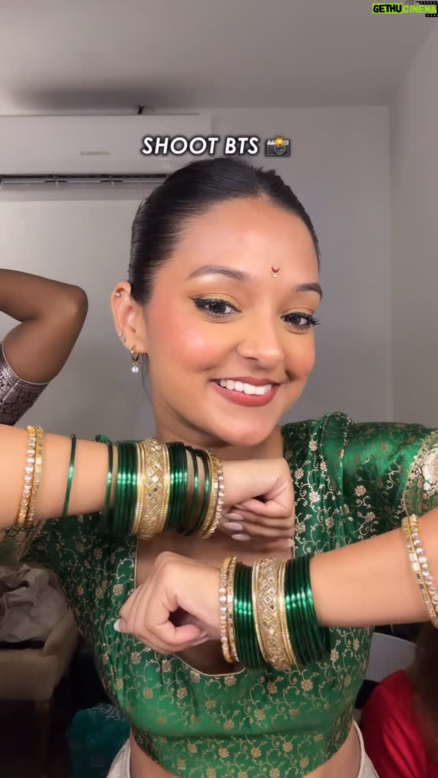 Himadri - 21.8K Likes - Finally maine "pinga" song ka use kar hi liya🤷🏻‍♀️🤣 I have been annoying everyone around me "pinga" song gaa gaa kar lol Now I can sleep peacefully 😂🤣

Saree: @jarierabanaras 
Venue: @setsinthecity.in 
Drape: @monalishamahapatra_ 

#marathimulgi❤️ #marathiculture #marathi #ganpati
