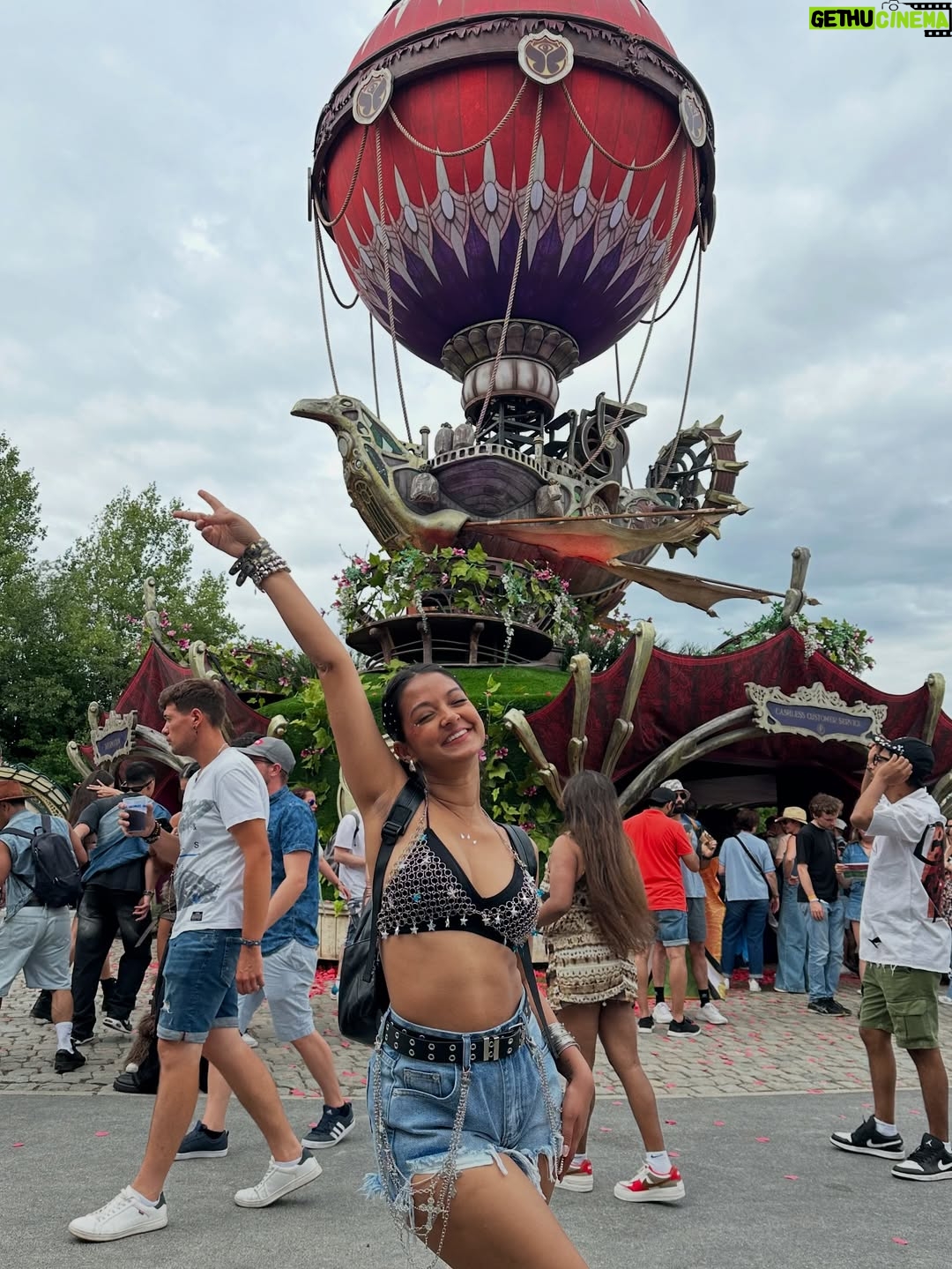 Himadri - 10.2K Likes - Still reeling from the madness ✨🎵 Tomorrowland was INSANE and I'm still trying to find my way back to reality 🌟💥 #TomorrowlandAftermath #StillInRaveMode #tomorrowland #tomorrowland2025