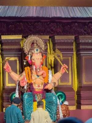 Himadri Instagram - My first Ganpati in Mumbai 😭✨& I couldn't be more Grateful to be able to witness this🙏✨
Thank you Gannu ji 🙏♥️
#ganpati #ganpatibappamorya #ganeshchaturthi #maharashtra #mumbai