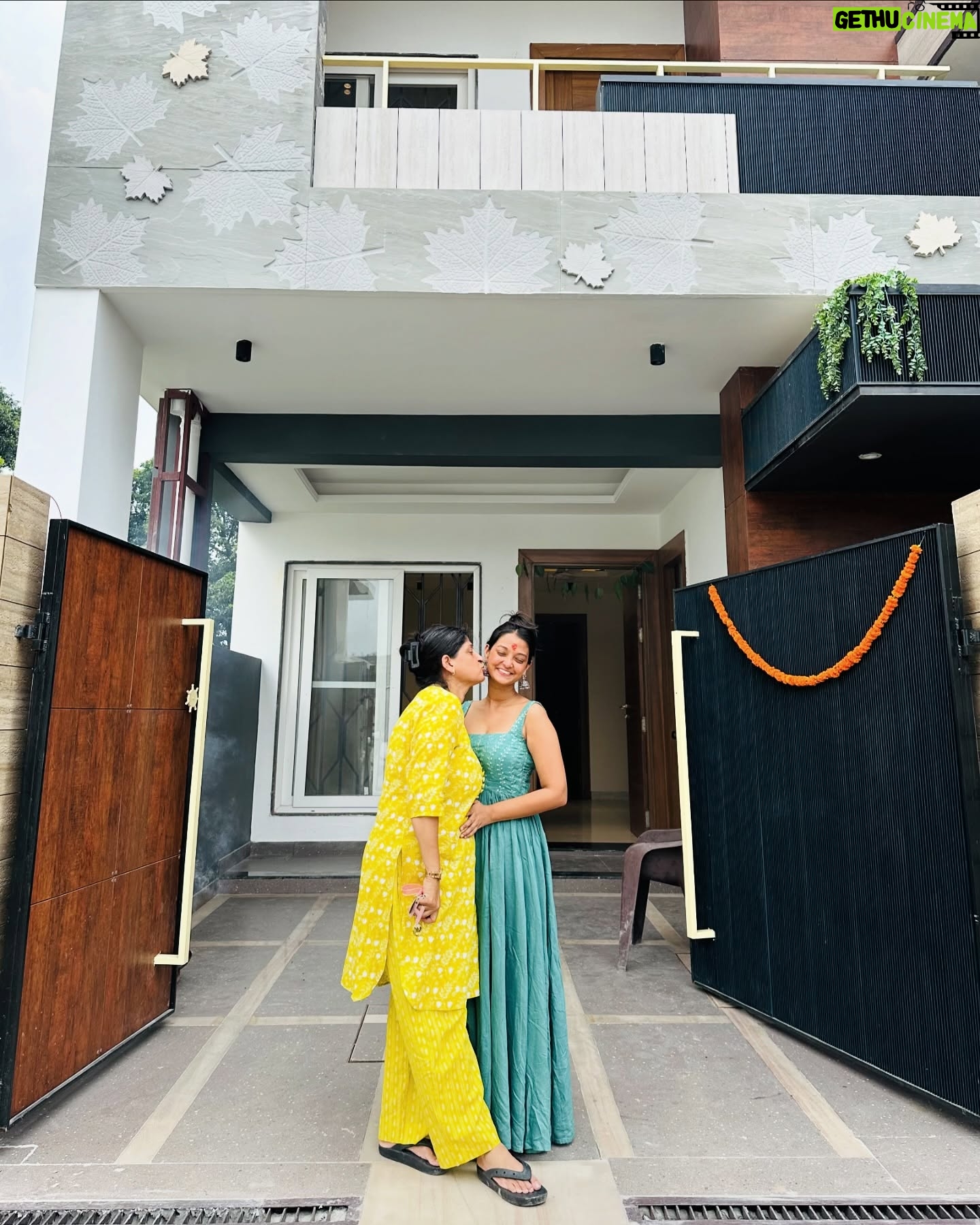 Himadri - 121K Likes - Hiiii Munchkins, MERE GHAR MEIN APKA SWAGAT HAI ♥️🏡🥺

Today, marks a milestone that I’ve dreamt about for so soooo long—to have a place I call "MY" first "HOME" Sacchi batau? Kabhi nahi socha tha that I WILL BE ABLE TO DO "THIS" ! 🥹😭This journey has been filled with looking at numerous houses, overwhelming emotions, ups and downs, cryingggg, hard work, and  determination. Someone who loves sleeps ended up having sleepless nights 🤫, a lot of planning and savinggg 💰but sacchi mein it was all worth it!

I’m proud of myself for always pushing the boundaries.. sabse pehle thank you Bhagwan Ji... 🙏🏼and to all of my munchkins for believing in me, the continous support and encouragement is unbelievable. And of course mere family and friends who believed in me every step of the way.

Thank you, 
Himadri ♥️

#newbeginnings #home #homesweethome